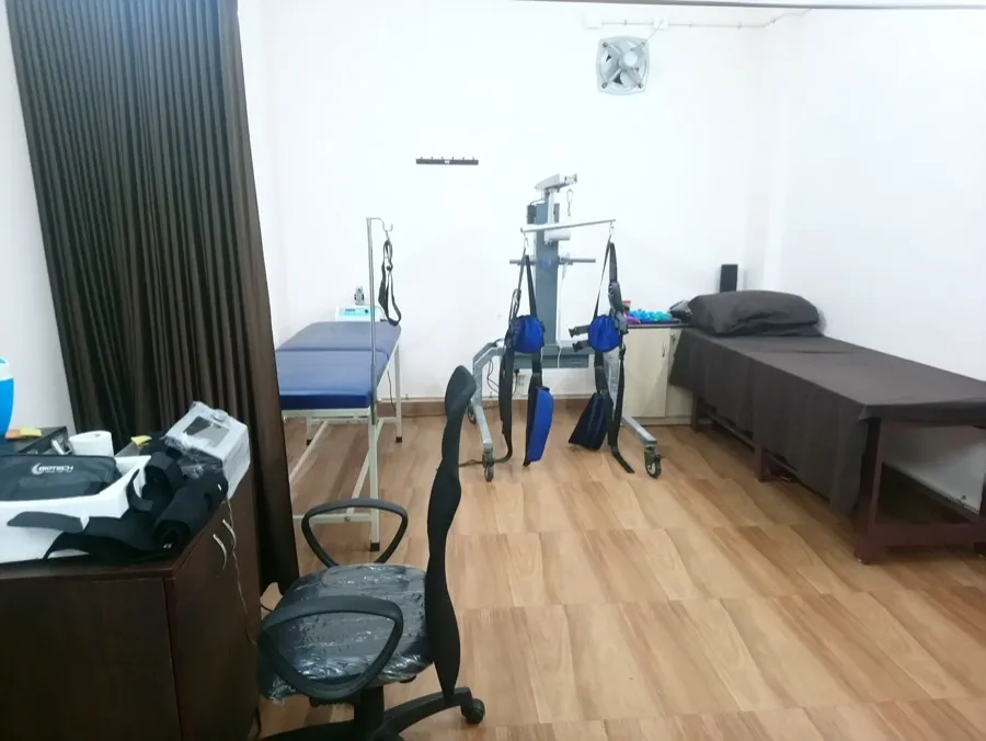 Therapy room with patient hoist